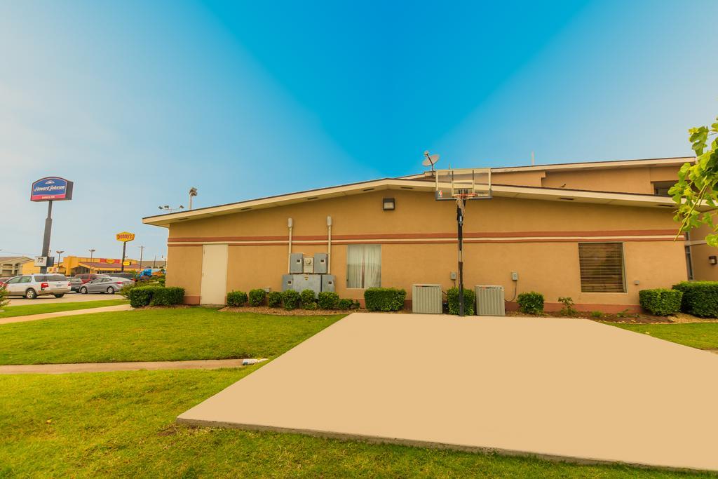 Howard Johnson By Wyndham Oklahoma City Okc Airport, Fairgrounds, I40 Kültér fotó